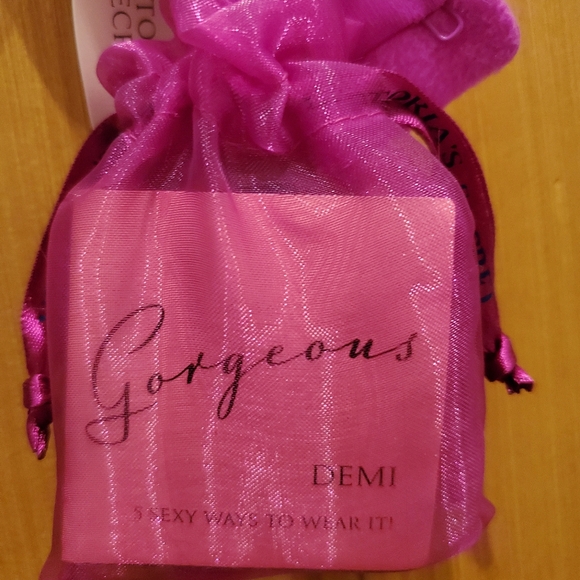 Bra demi NWT 38D Victoria Secret 5 ways to wear it deep pink with black straps - Picture 2 of 8